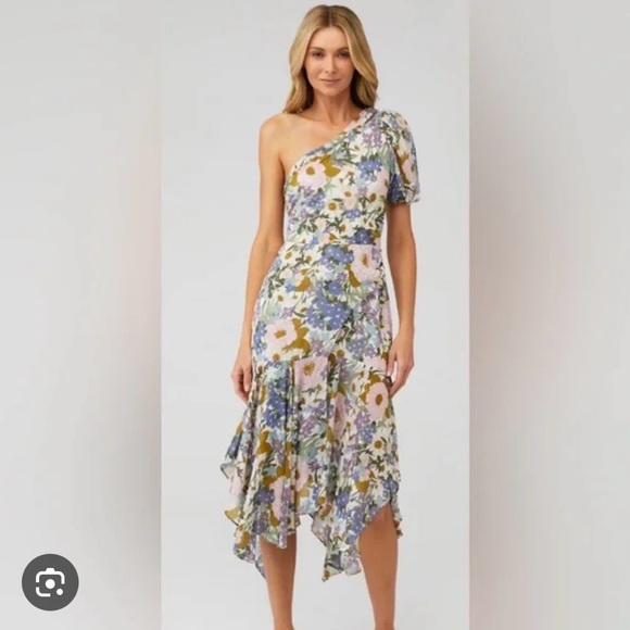 Astr Dresses & Skirts - Astr Floral Dress Size Small